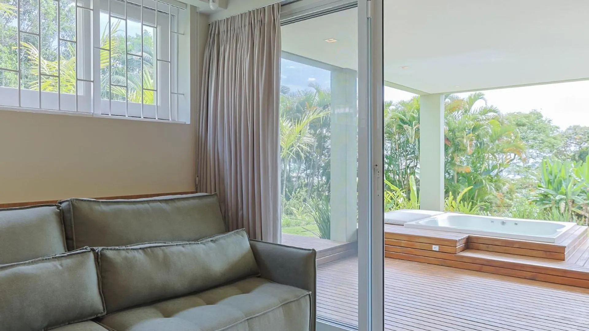Natureza Exuberante: Loft Na Praia Brava Sx9497 Florianópolis